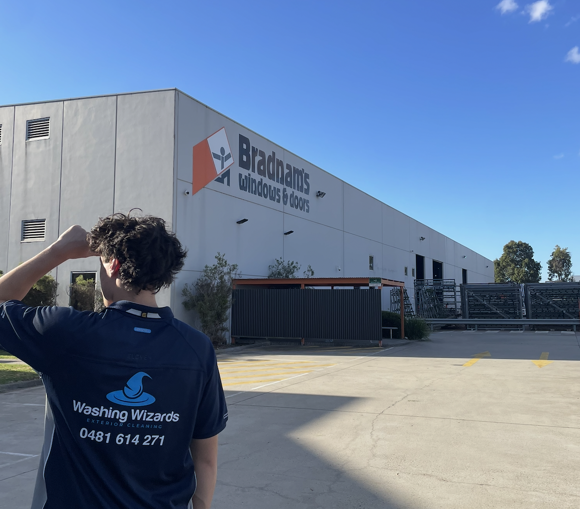 COMMERCIAL WINDOW CLEANING